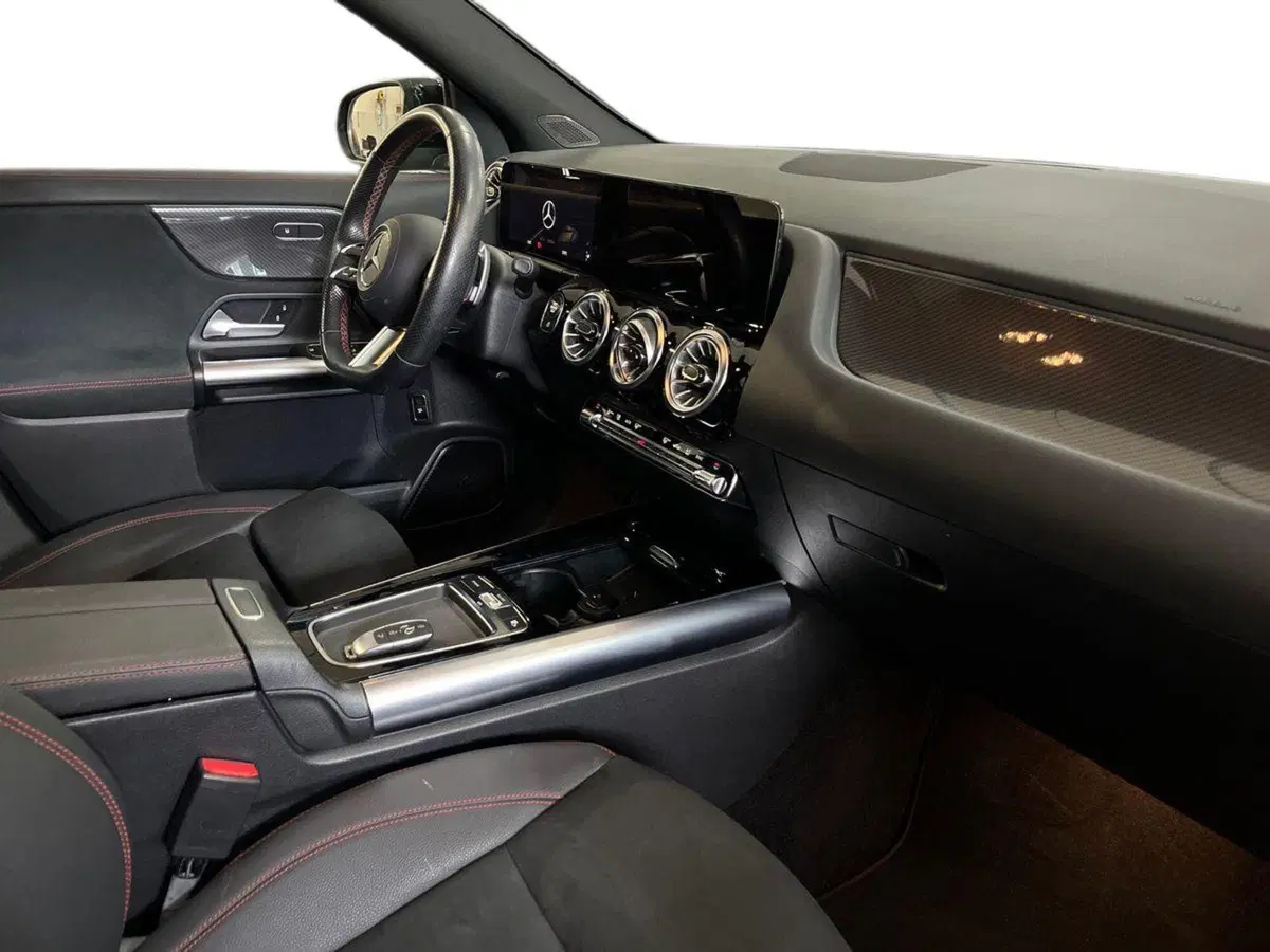 Mercedes-Benz GLA SUV usata a Bari (9)