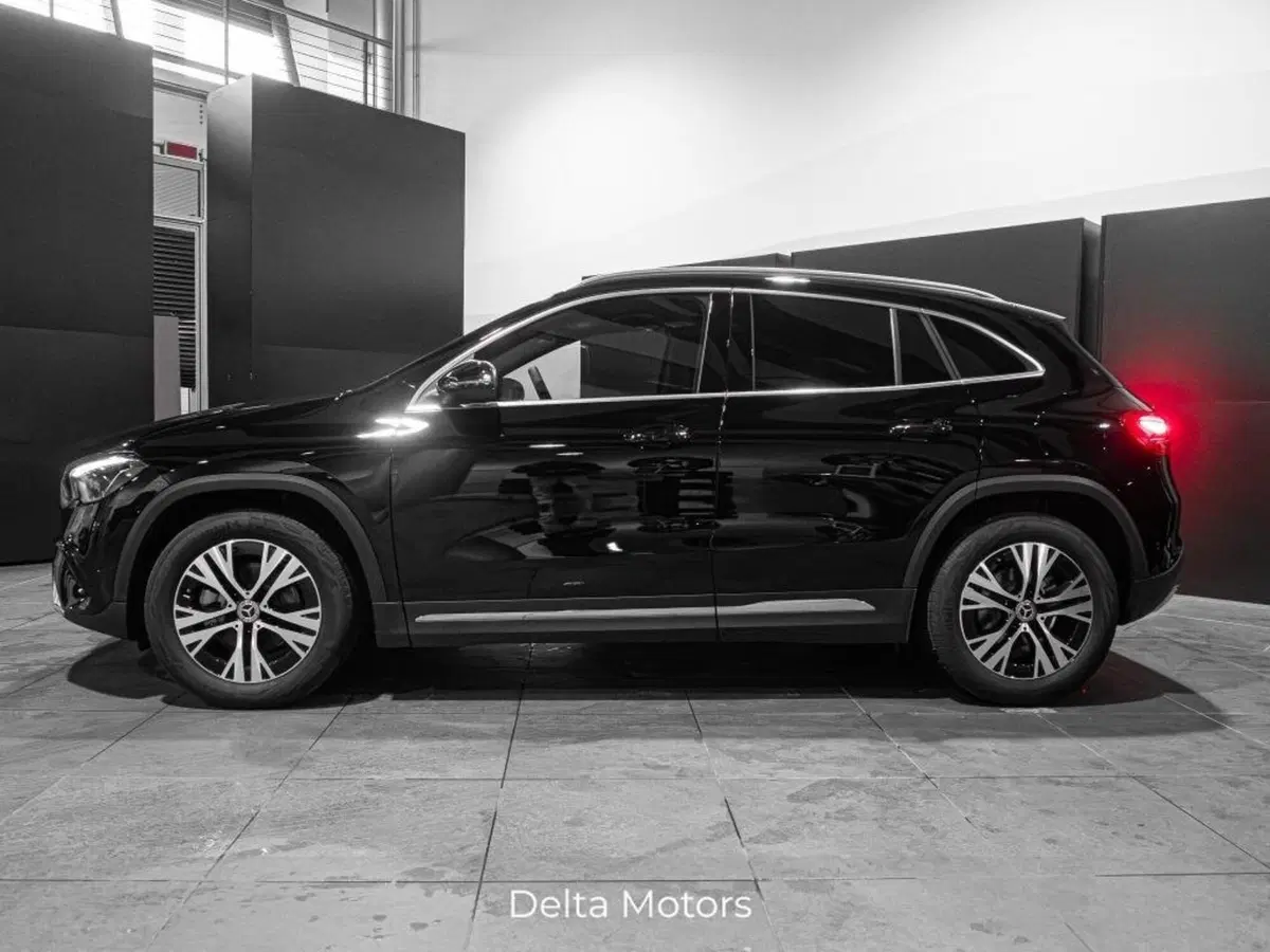 Mercedes-Benz GLA SUV nuova a Ancona (2)