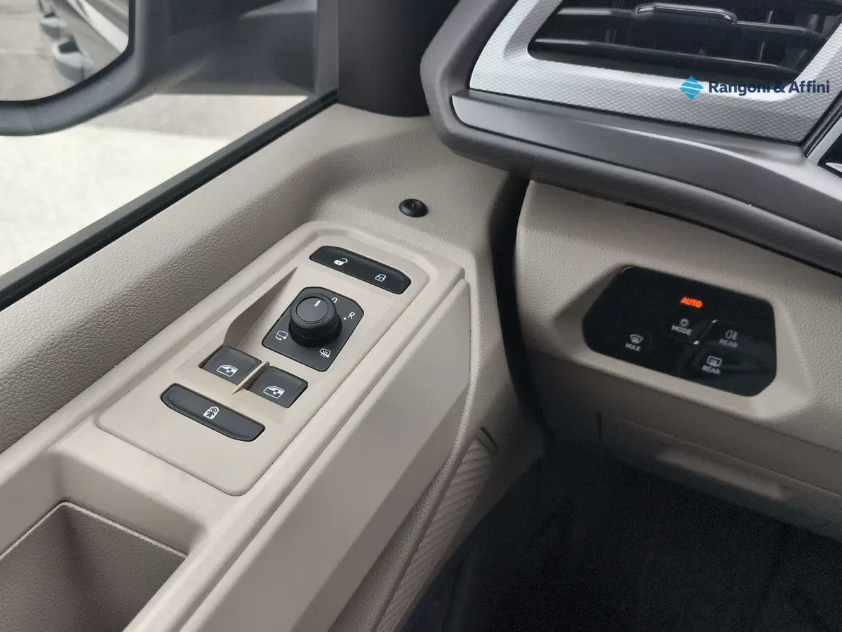Volkswagen Multivan usata a Brescia (15)