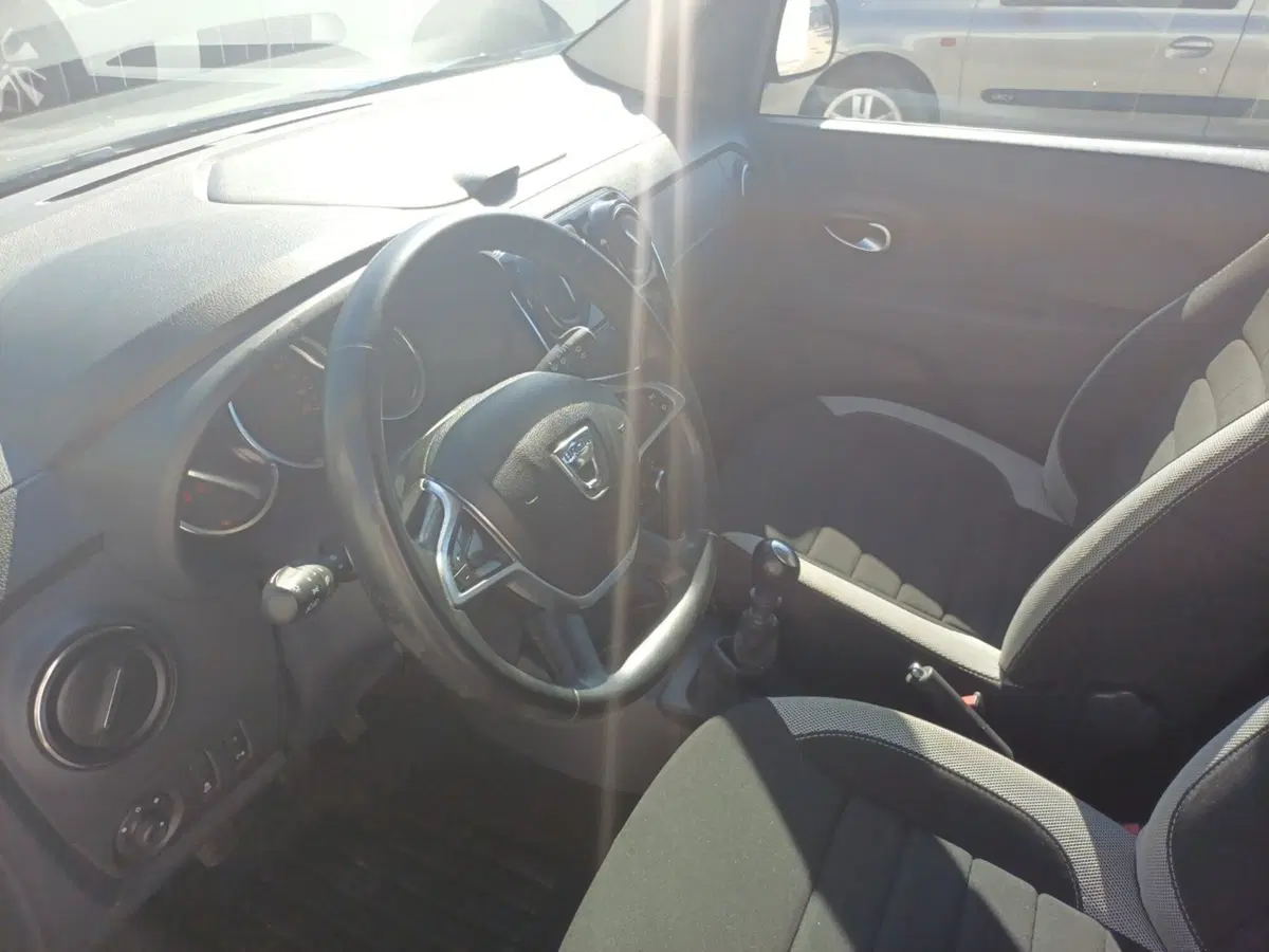 Dacia Lodgy usata a Frosinone (12)