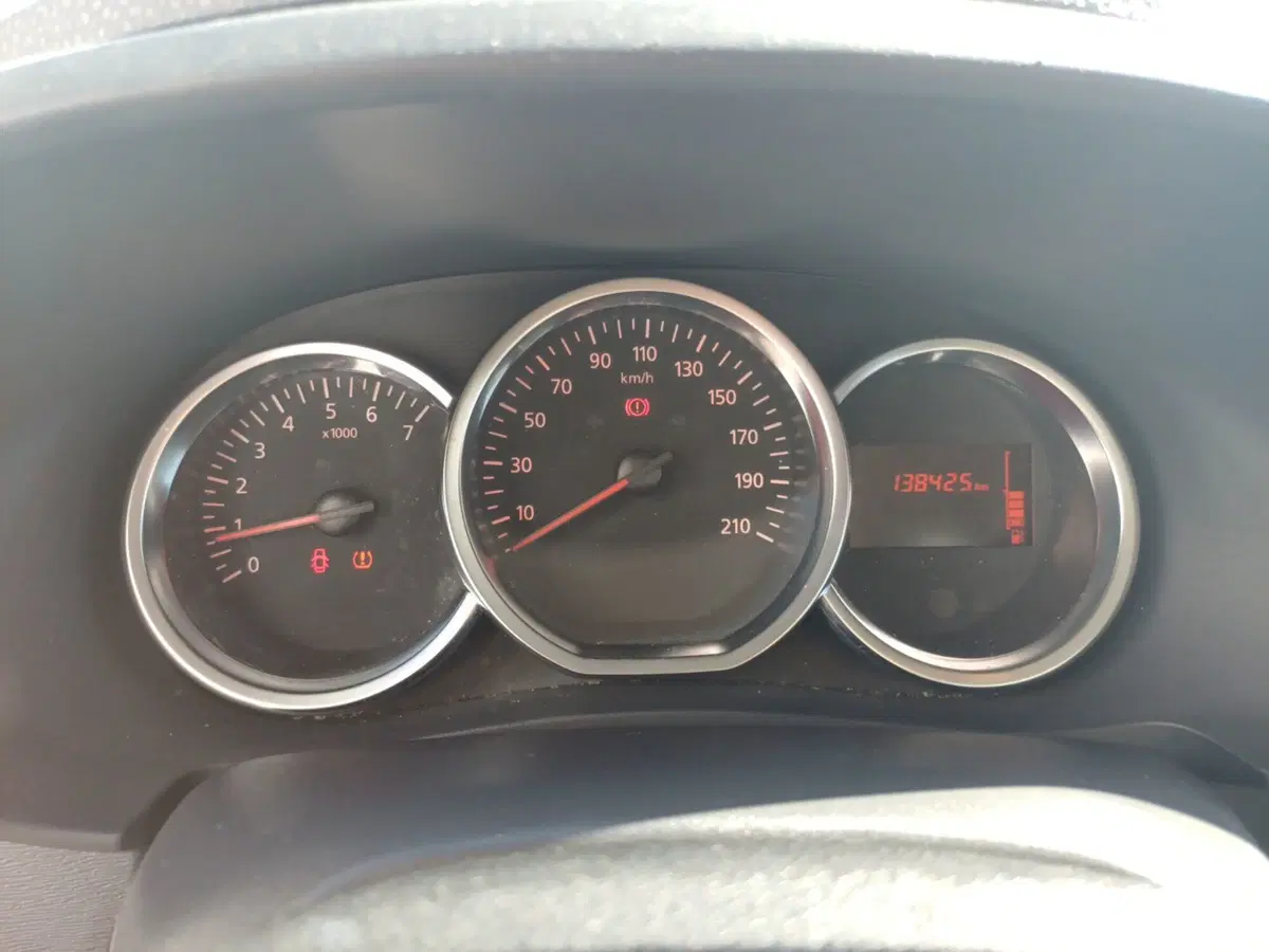 Dacia Lodgy usata a Frosinone (13)