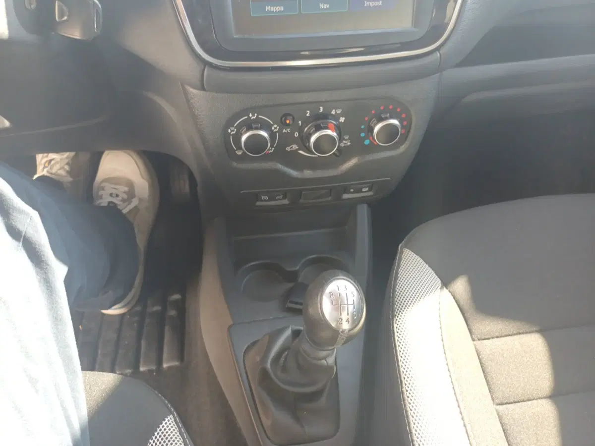 Dacia Lodgy usata a Frosinone (16)