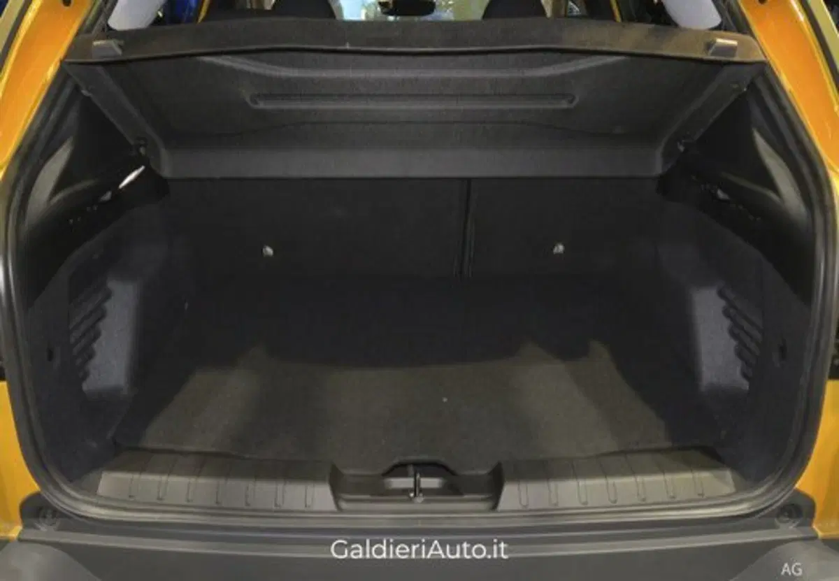 Jeep Avenger nuova a Salerno (5)