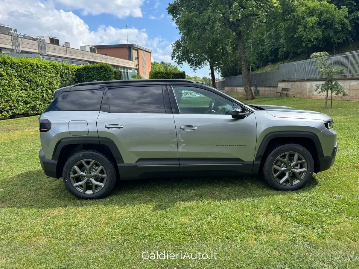 Jeep Compass nuova a Salerno (16)