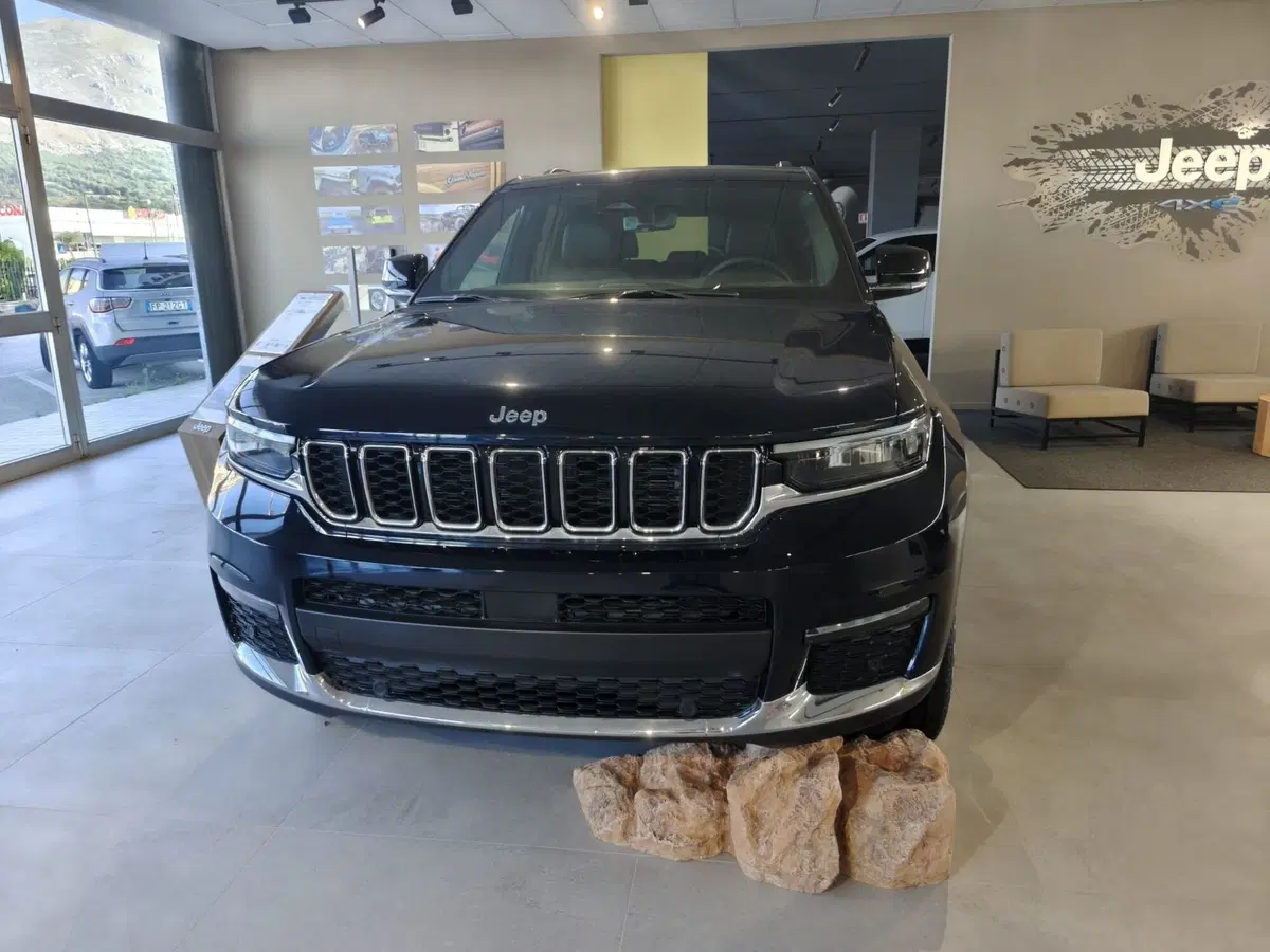 Jeep Grand Cherokee nuova a L'Aquila (2)