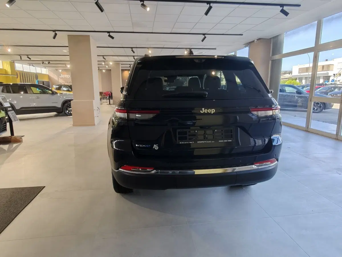 Jeep Grand Cherokee nuova a L'Aquila (4)