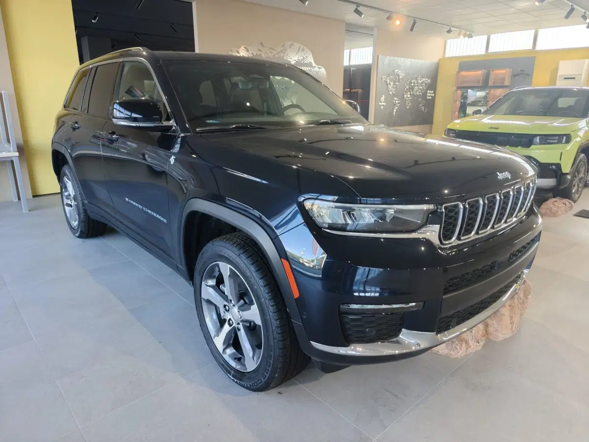 Jeep Grand Cherokee nuova a L'Aquila (6)