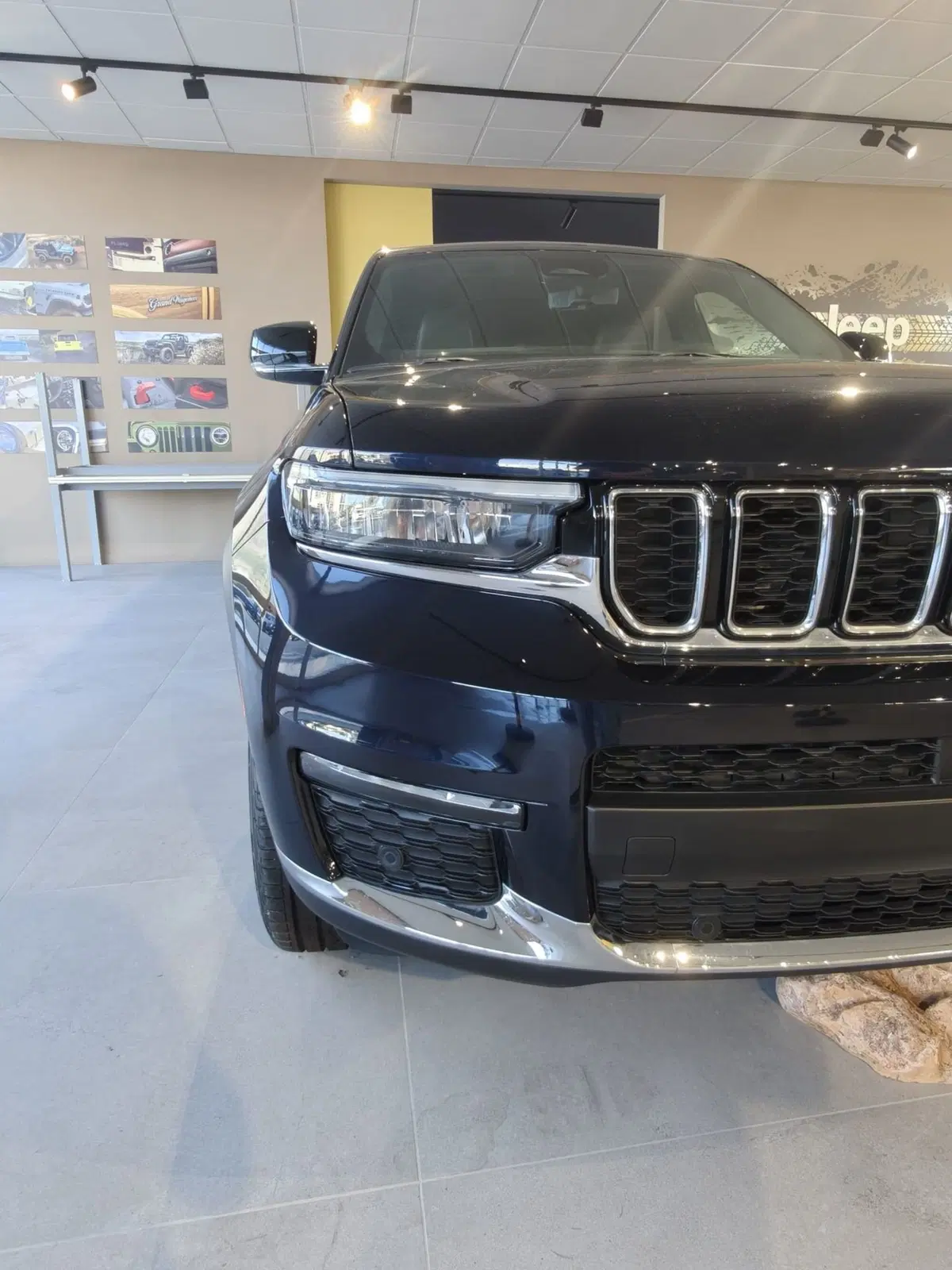 Jeep Grand Cherokee nuova a L'Aquila (9)