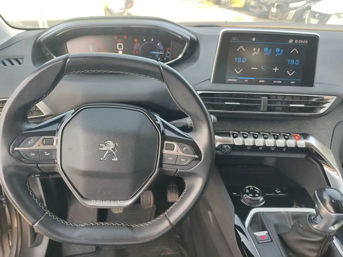 Peugeot 3008 usata a Frosinone (8)