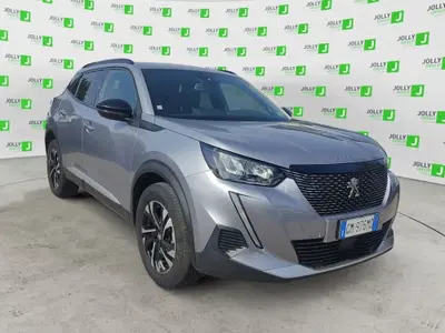 Peugeot 2008 1.2 turbo Allure 100cv del 2023 usata a Ceccano