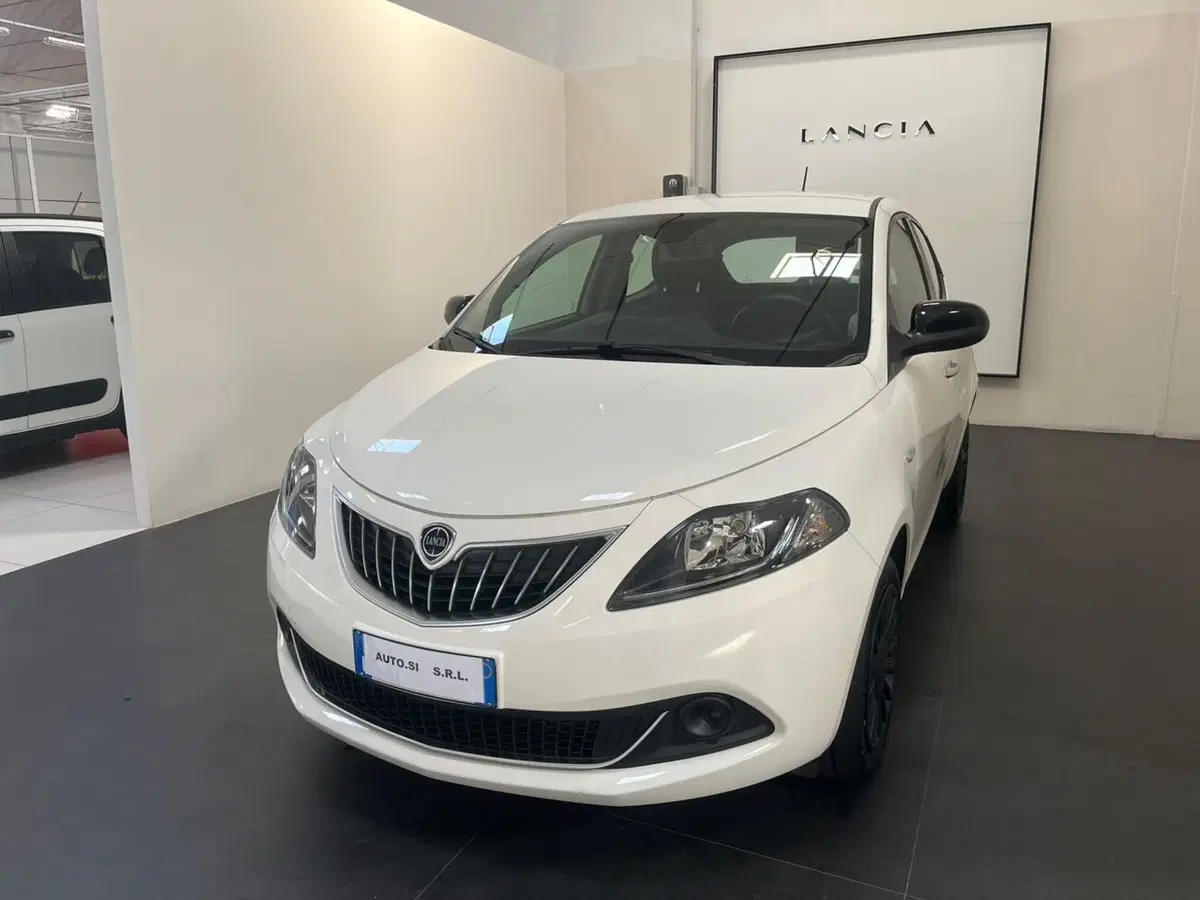 Lancia Ypsilon usata a Lucca