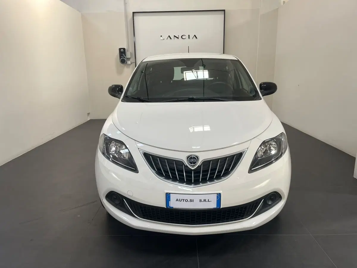 Lancia Ypsilon usata a Lucca (2)