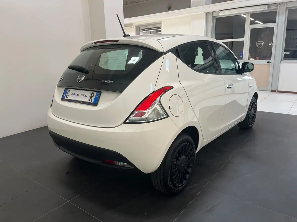 Lancia Ypsilon usata a Lucca (5)