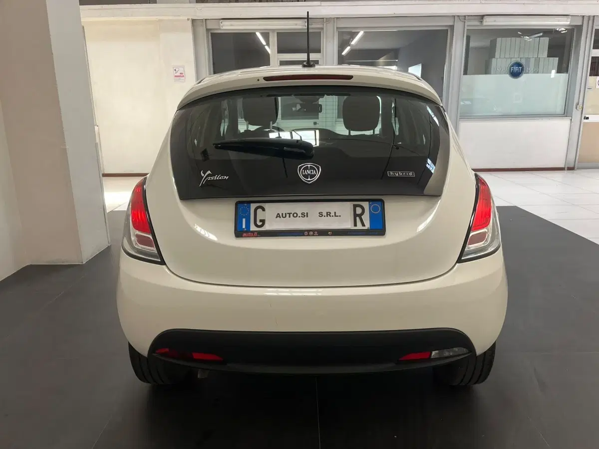 Lancia Ypsilon usata a Lucca (6)