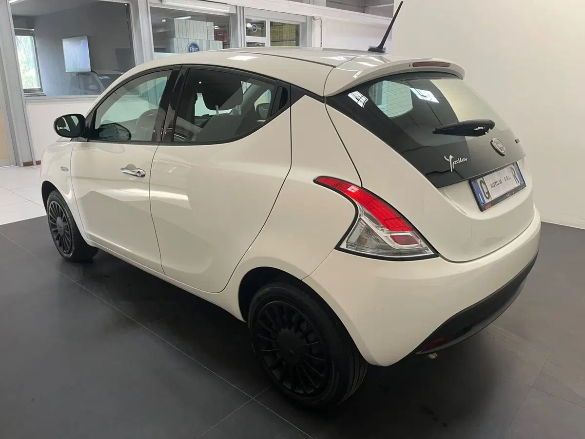 Lancia Ypsilon usata a Lucca (7)