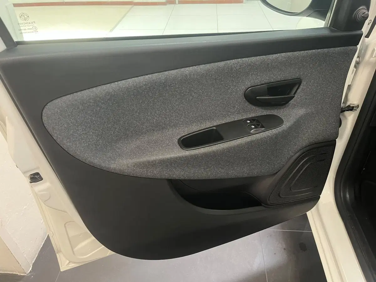 Lancia Ypsilon usata a Lucca (9)