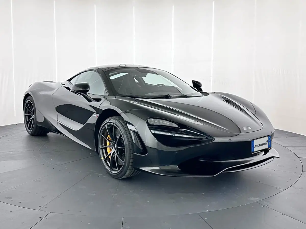McLaren 750S Coupé nuova a Milano
