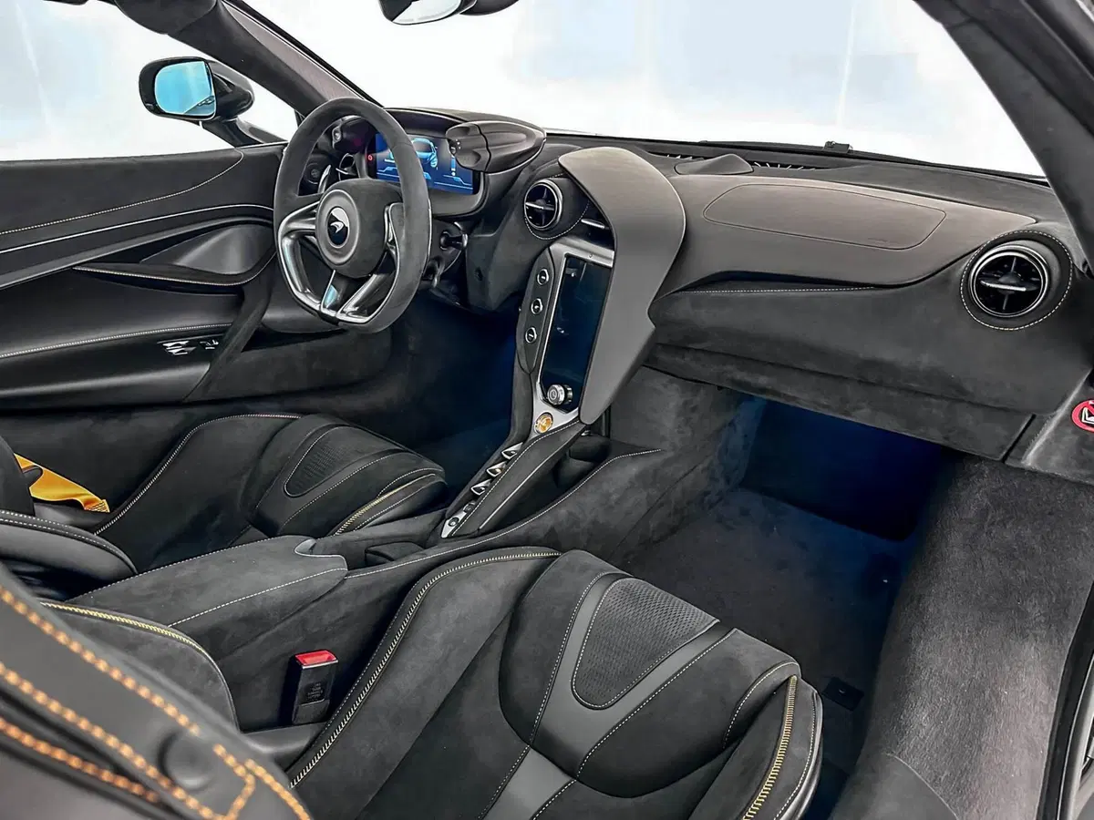 McLaren 750S Coupé nuova a Milano (11)
