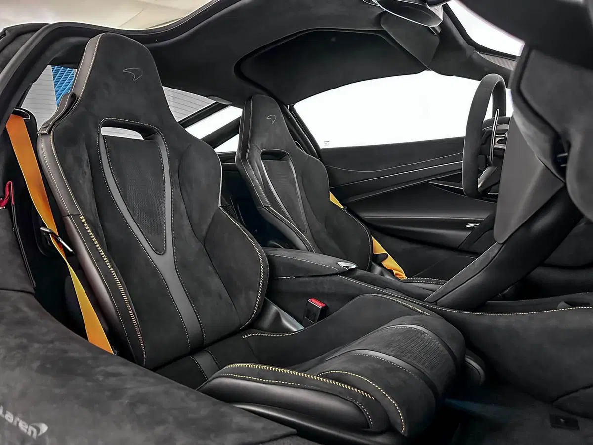 McLaren 750S Coupé nuova a Milano (12)