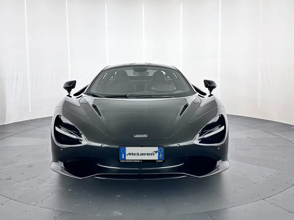 McLaren 750S Coupé nuova a Milano (2)