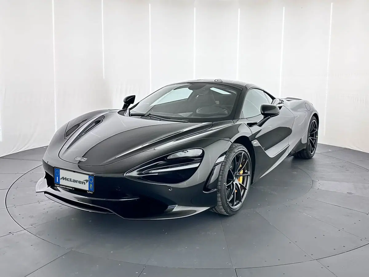 McLaren 750S Coupé nuova a Milano (3)