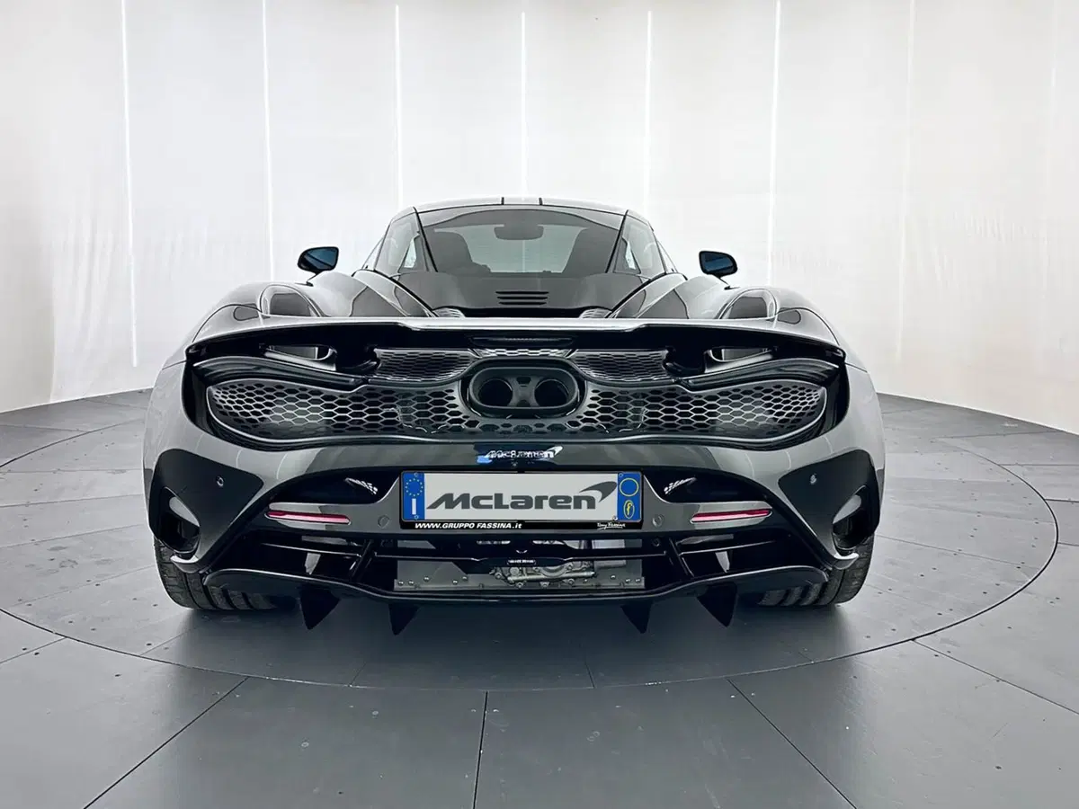 McLaren 750S Coupé nuova a Milano (5)