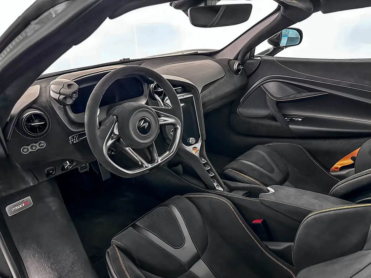 McLaren 750S Coupé nuova a Milano (9)