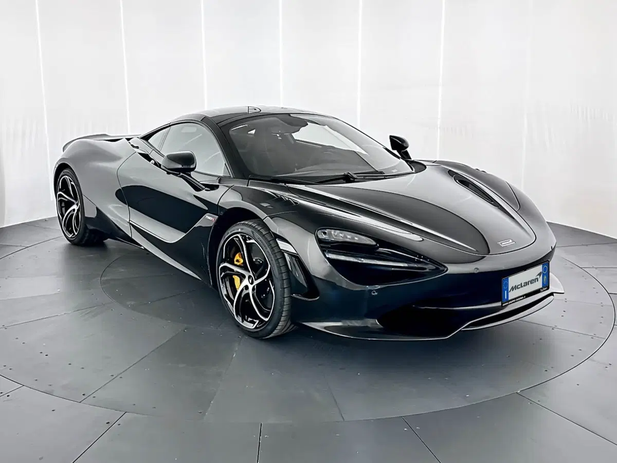 McLaren 750S Coupé nuova a Milano