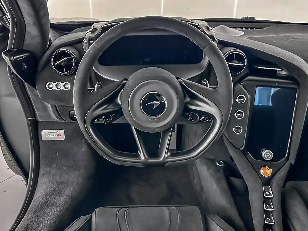 McLaren 750S Coupé nuova a Milano (10)