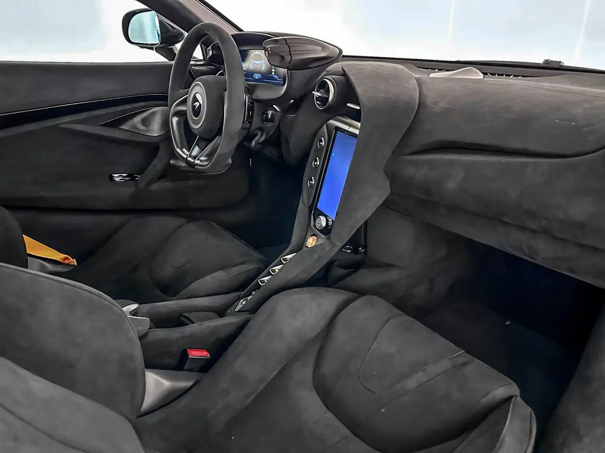 McLaren 750S Coupé nuova a Milano (11)