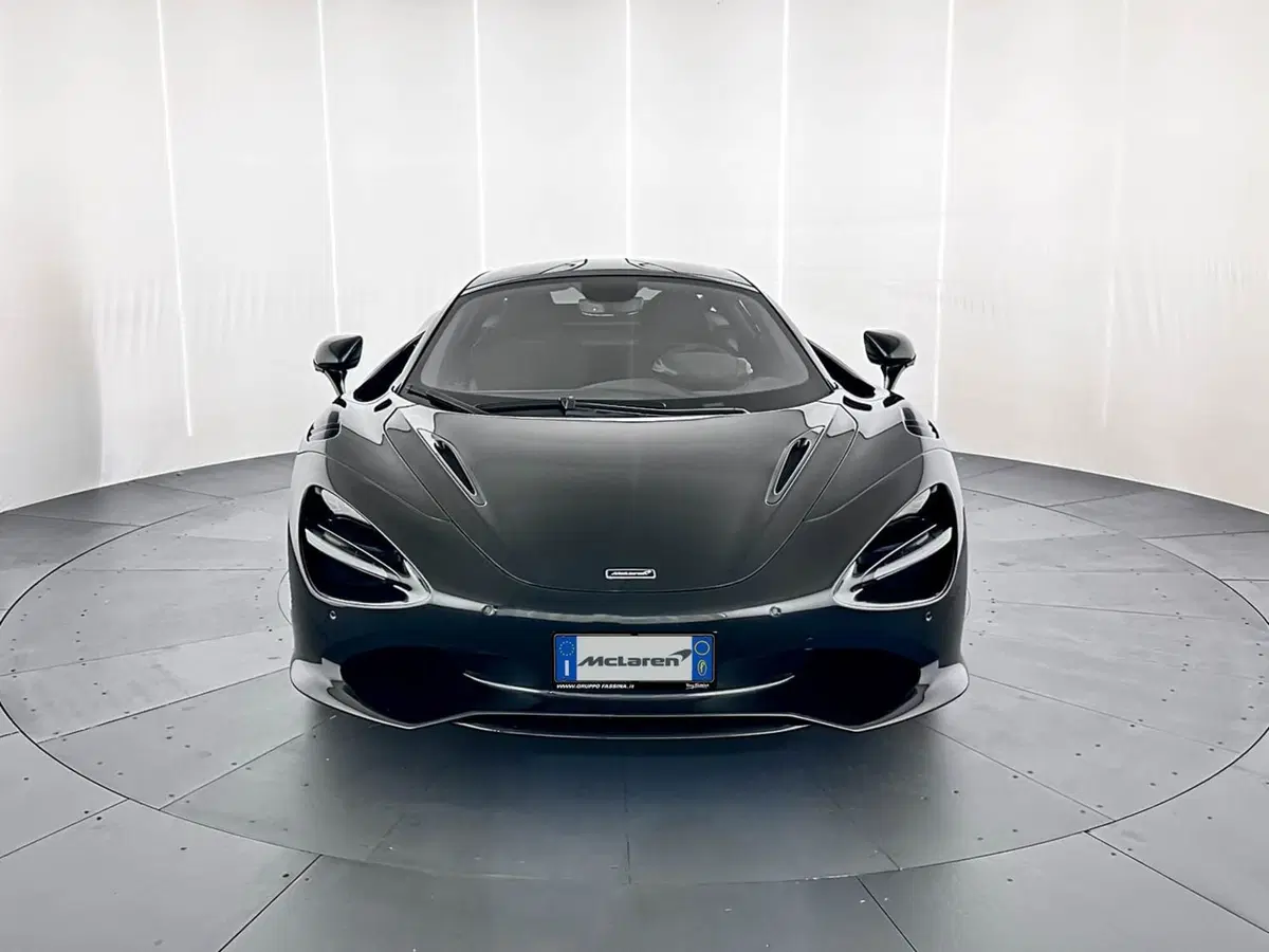 McLaren 750S Coupé nuova a Milano (2)