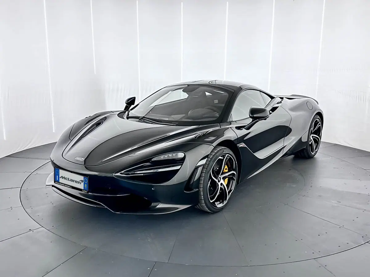 McLaren 750S Coupé nuova a Milano (3)