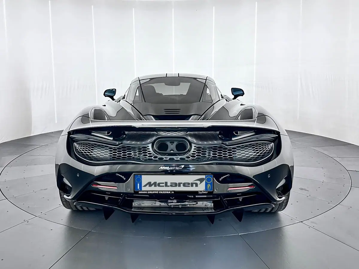 McLaren 750S Coupé nuova a Milano (5)
