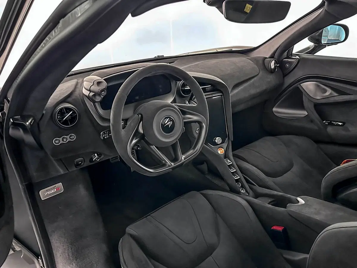 McLaren 750S Coupé nuova a Milano (9)