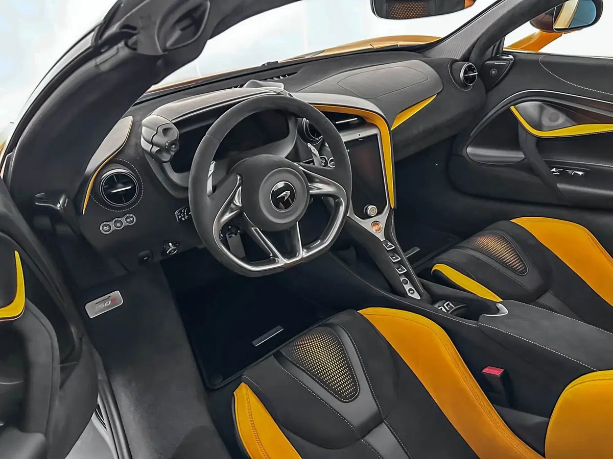 McLaren 750S Cabrio nuova a Milano (11)
