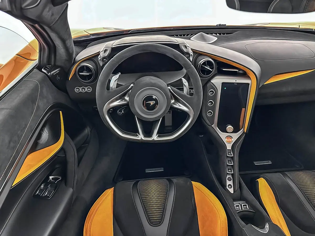 McLaren 750S Cabrio nuova a Milano (12)