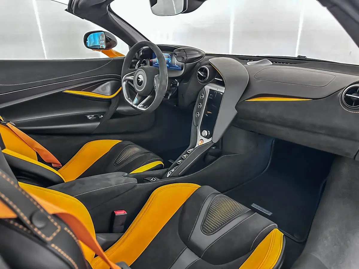 McLaren 750S Cabrio nuova a Milano (13)