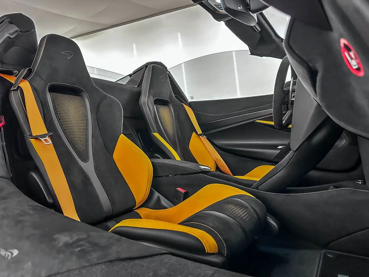 McLaren 750S Cabrio nuova a Milano (14)