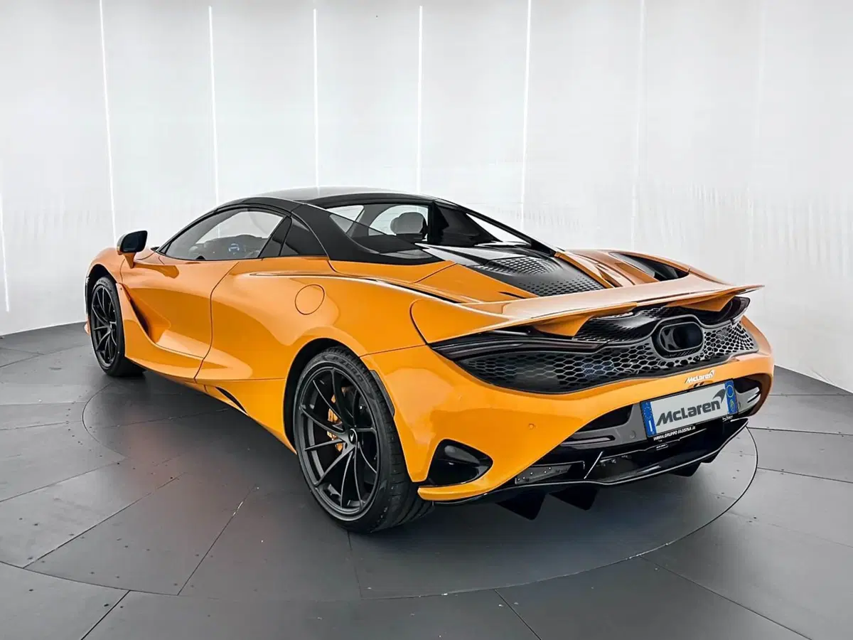 McLaren 750S Cabrio nuova a Milano (5)