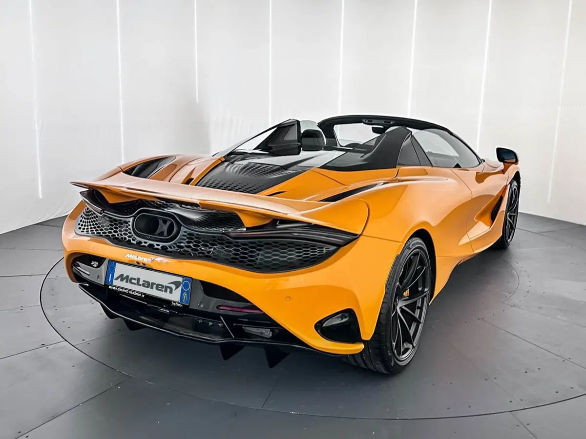 McLaren 750S Cabrio nuova a Milano (8)