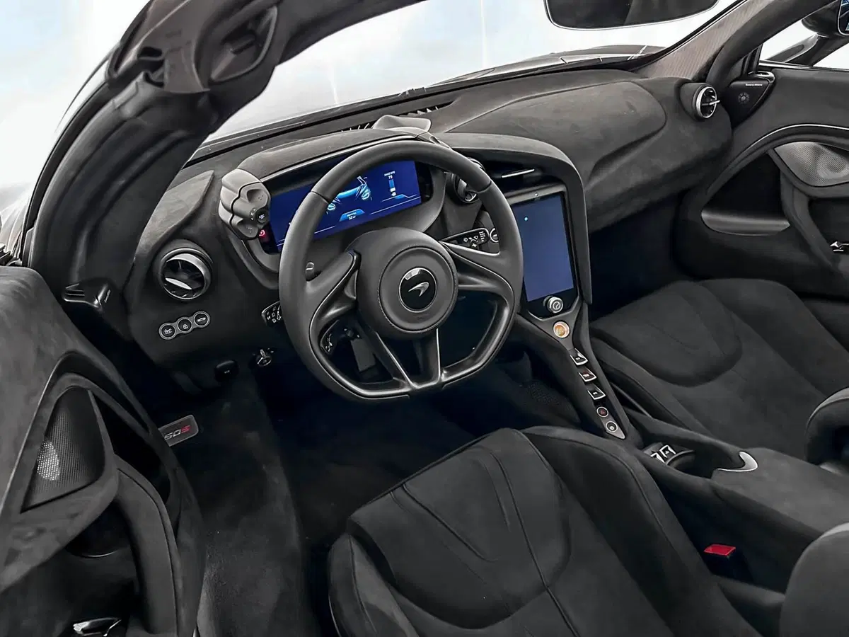 McLaren 750S Cabrio nuova a Milano (11)