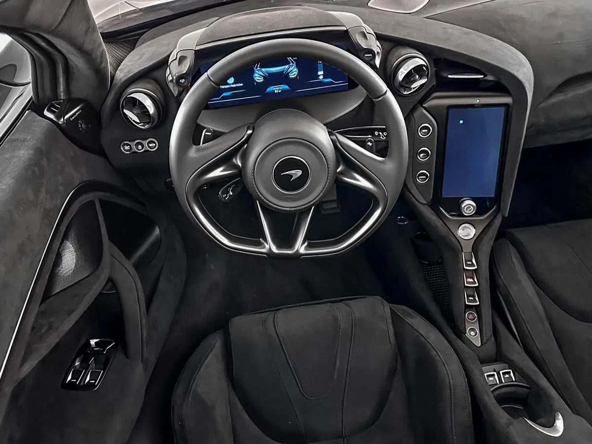 McLaren 750S Cabrio nuova a Milano (12)