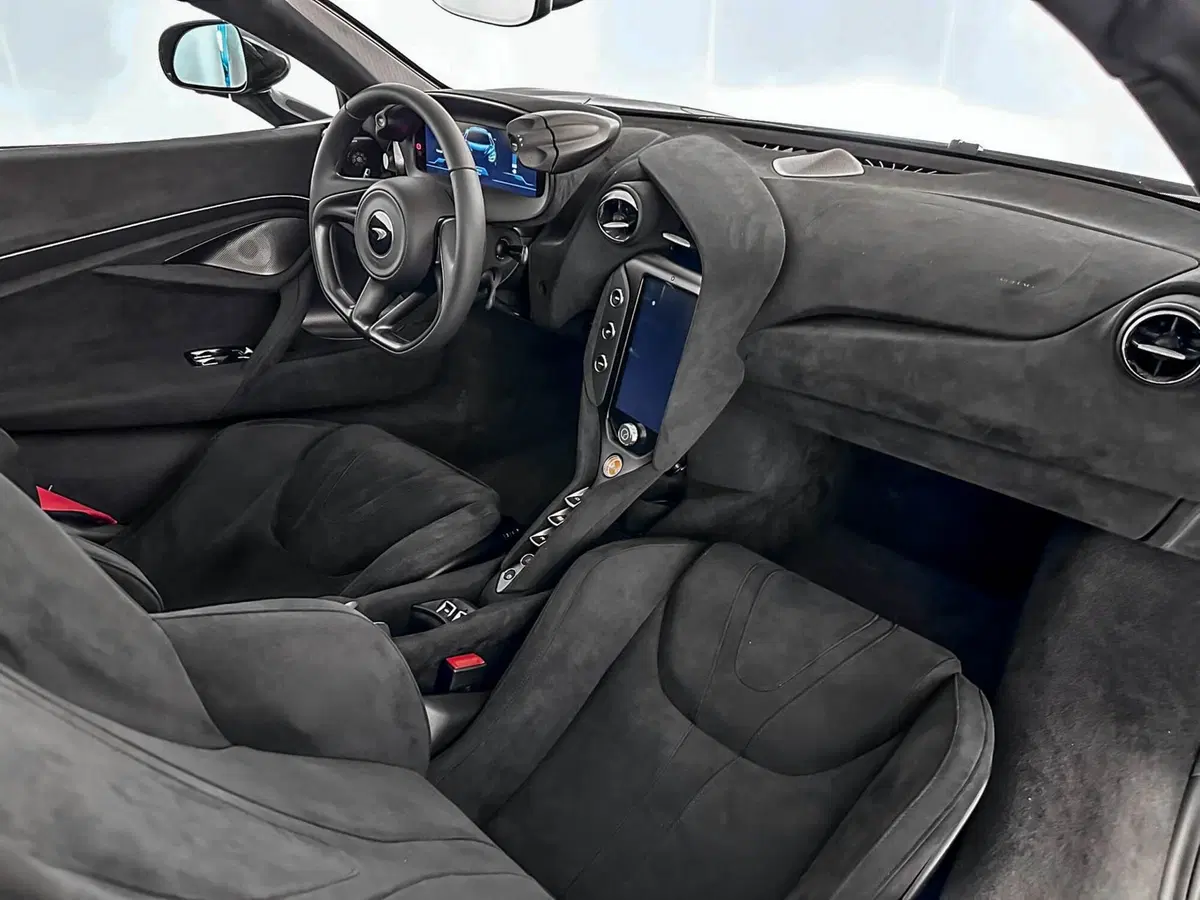 McLaren 750S Cabrio nuova a Milano (13)
