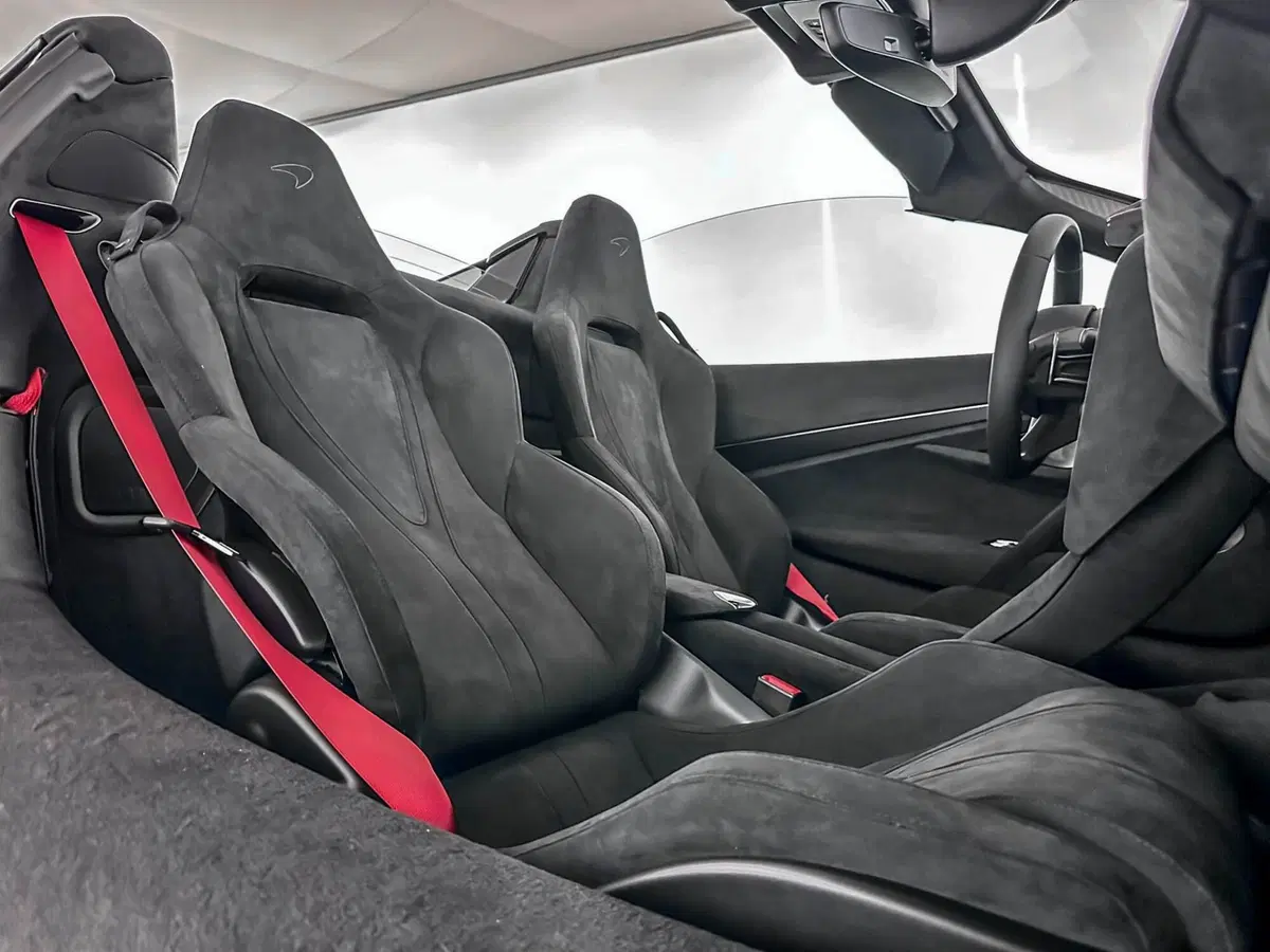 McLaren 750S Cabrio nuova a Milano (14)