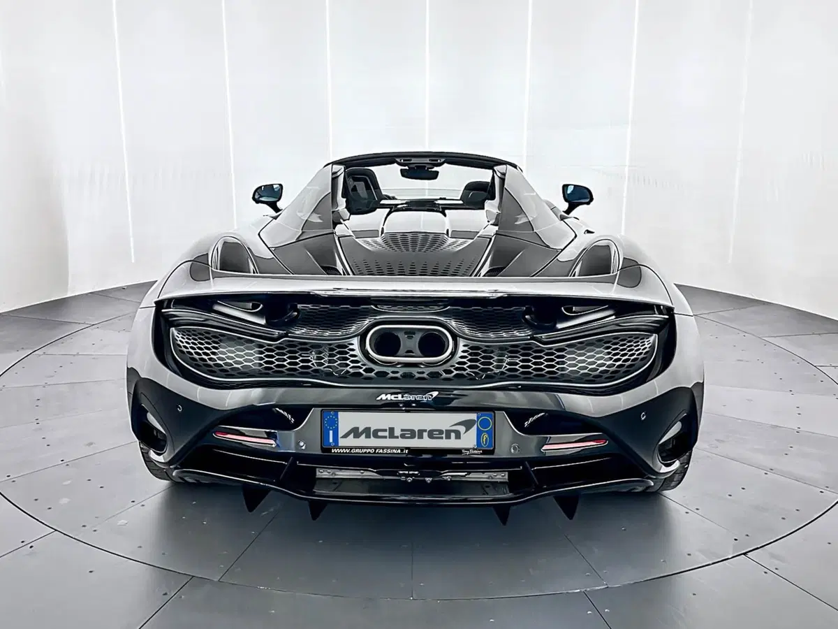 McLaren 750S Cabrio nuova a Milano (7)