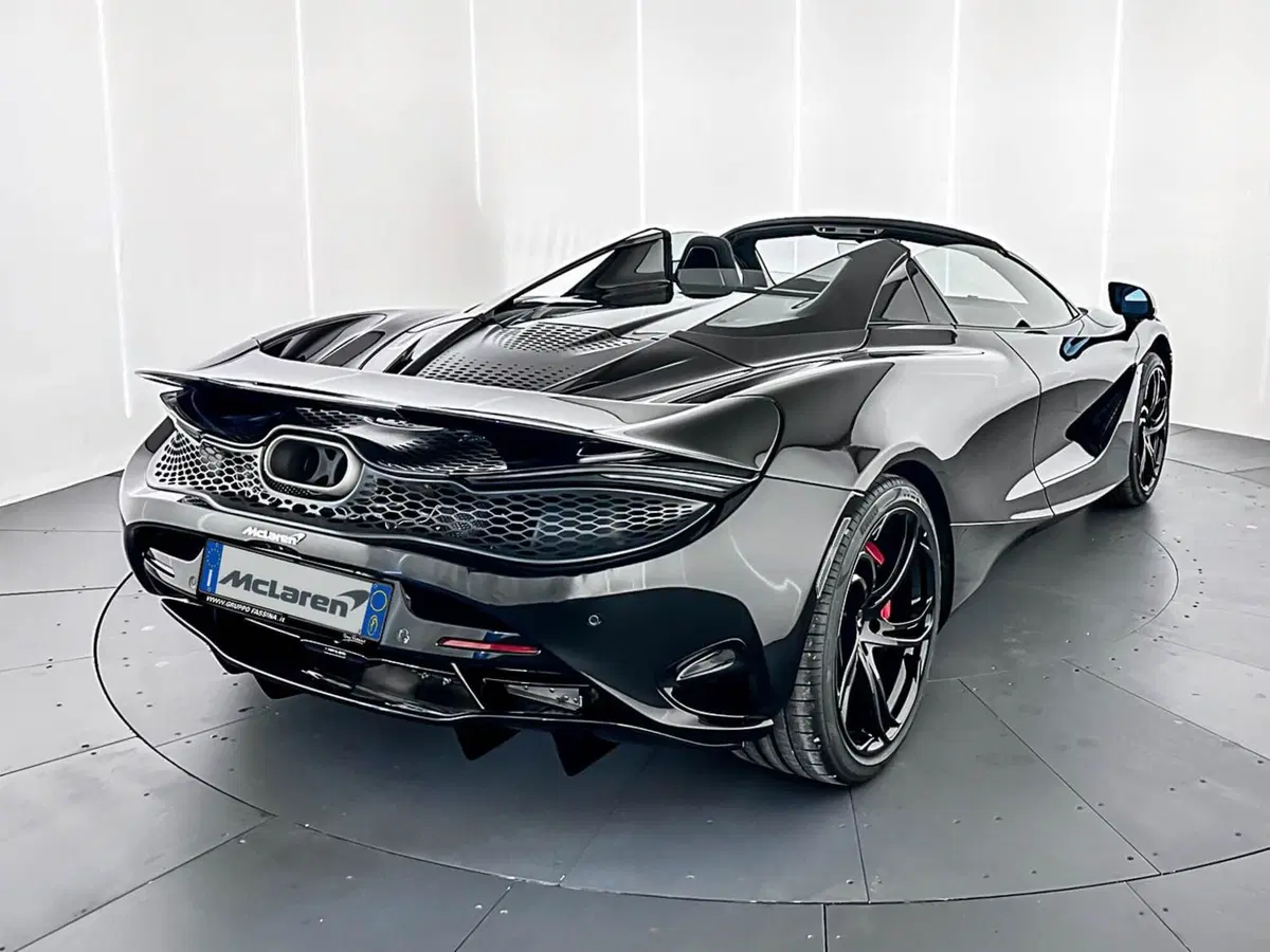 McLaren 750S Cabrio nuova a Milano (8)
