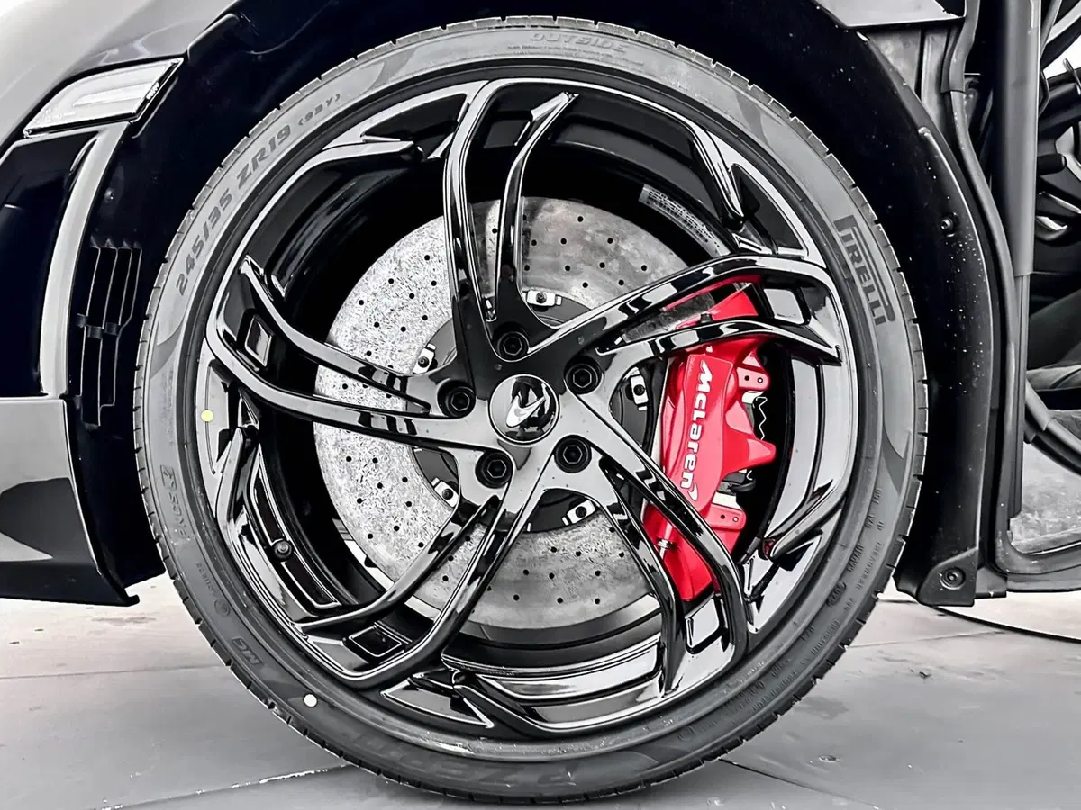 McLaren 750S Cabrio nuova a Milano (9)