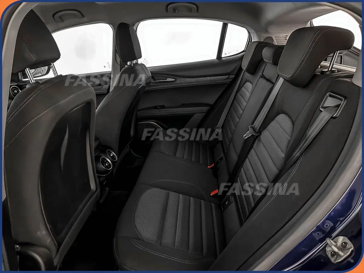 Alfa Romeo Stelvio usata a Milano (10)