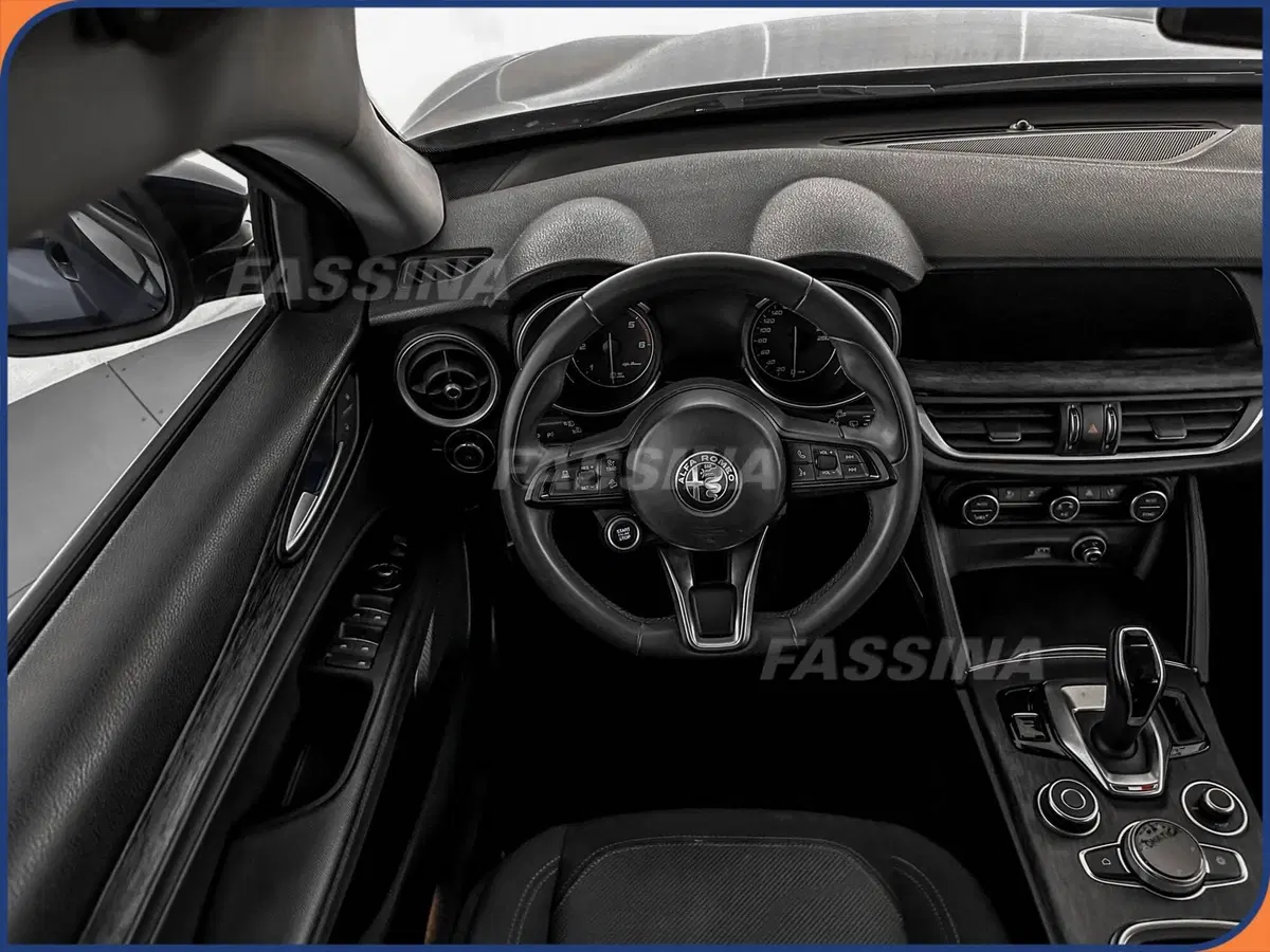 Alfa Romeo Stelvio usata a Milano (11)