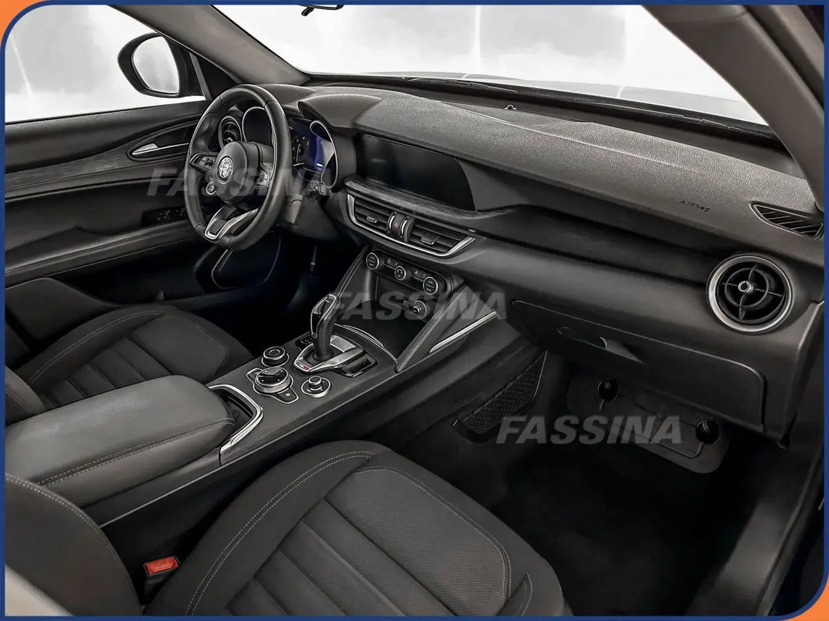 Alfa Romeo Stelvio usata a Milano (13)